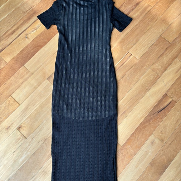 Black, sheer T-shirt, dress with nude viscose liner to the knee. - Picture 5 of 6